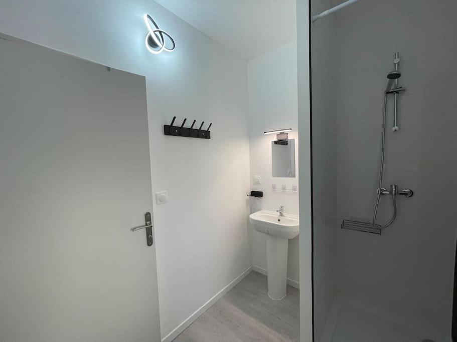 Apartment A2 18m2 Cosy 5minutes Gare Parking Gratuit Rue De La Mure